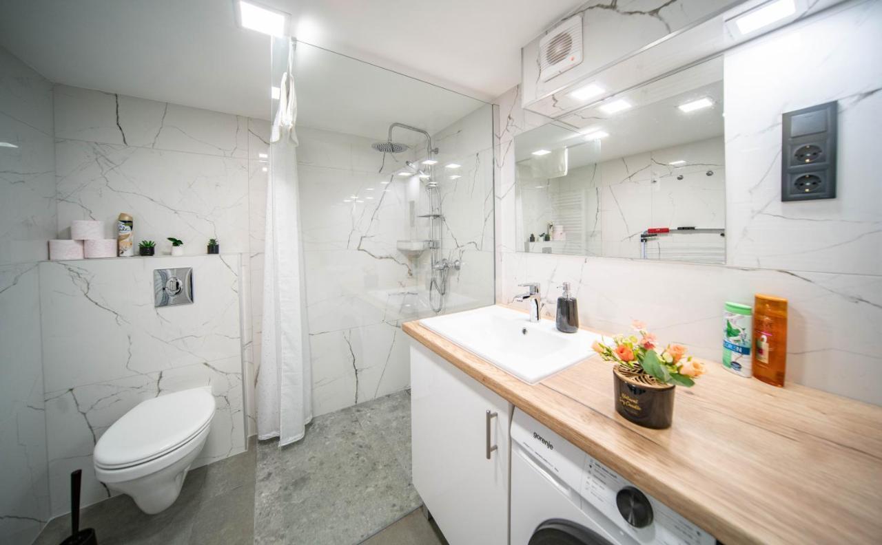 Free Parking Basilica Rob'S Home - Ac, Wi-Fi, Smart Tv Budapest Exterior photo